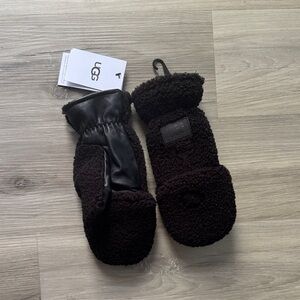 UGG Dark Shearling Mittens